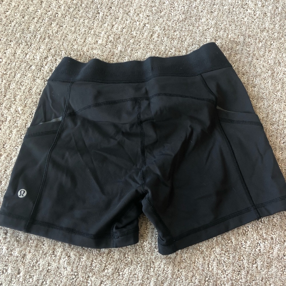 Lululemon size 6 spandex shorts